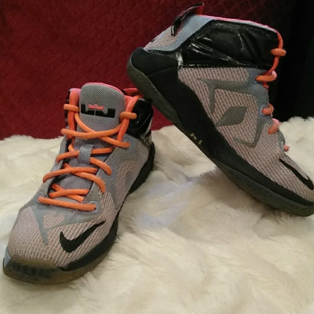 LeBron James tennis shoes size 12